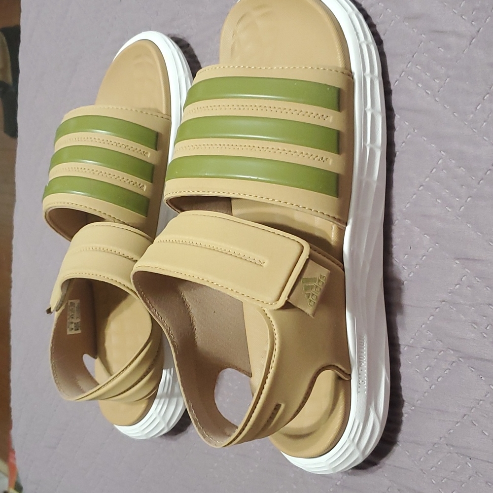 SANDAL - Picture 2 of 4